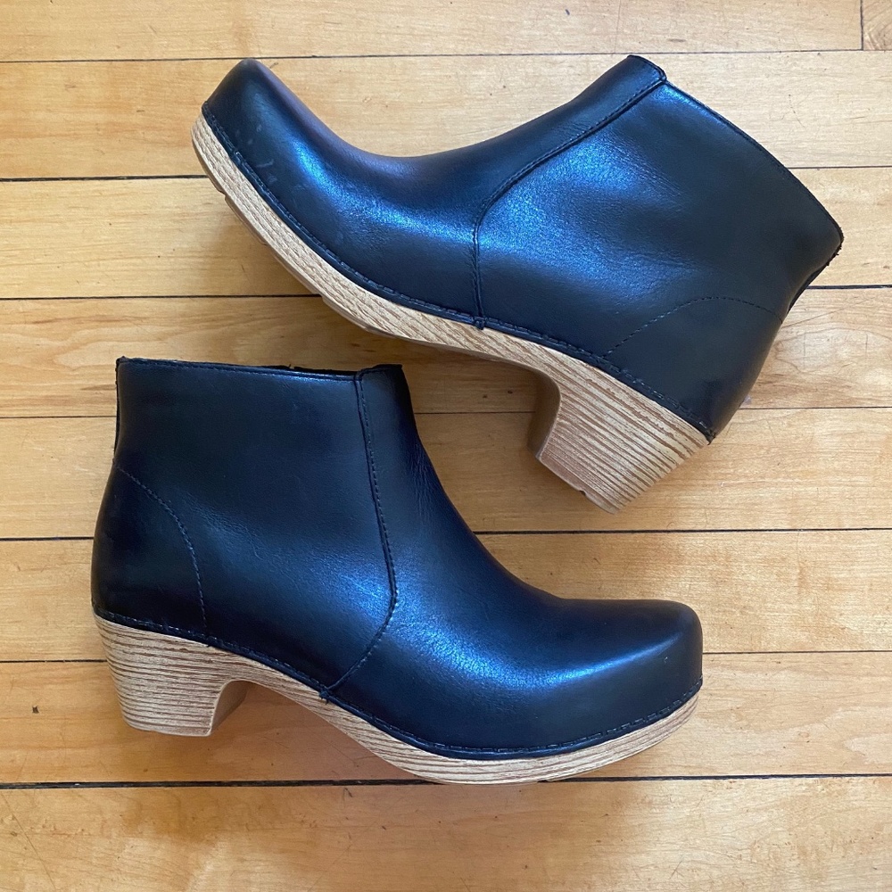 Dansko Maria Clog Boots | Black Leather